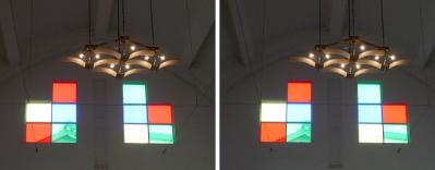 出雲大社前駅のステンドグラスっぽい窓と室灯 平行法ステレオ立体３Ｄ写真