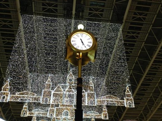梅田時空広場時計
