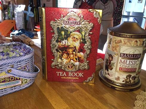 クリスマスブックの紅茶とオルゴール