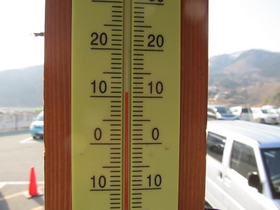 ２月２８日朝８時、温度計は１１℃をさす