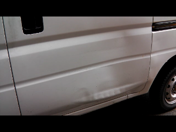 車のドアのへこみ ｄｉｙ自分で板金修理 へこみは裏から叩かずとも 山口県 宇部市 車の板金塗装修理店のブログ 藤本板金
