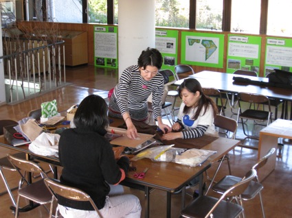 2011年12月17日（土）Re-visiting JAPANワークショップWinter Nature Book前日の設営日②