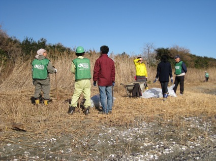 2012年1月7日干潟清掃で「渡り鳥サポーターになろう！」②