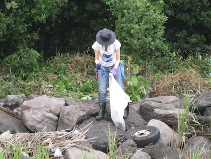 2012 年7月7日干潟清掃で「渡り鳥サポーターになろう！」⑪