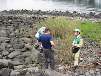 2012 年7月7日干潟清掃で「渡り鳥サポーターになろう！」⑨