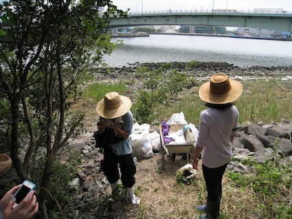 2012 年8月4日干潟清掃で「渡り鳥サポーターになろう！」⑪