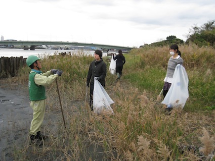 2012年11月３日干潟清掃で「渡り鳥サポーターになろう！」⑤