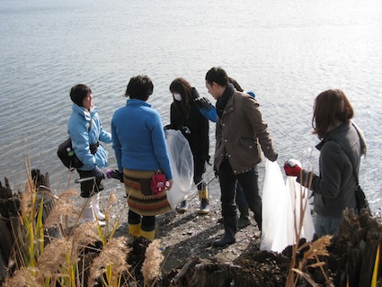 2012年12月1日干潟清掃で「渡り鳥サポーターになろう！」⑭