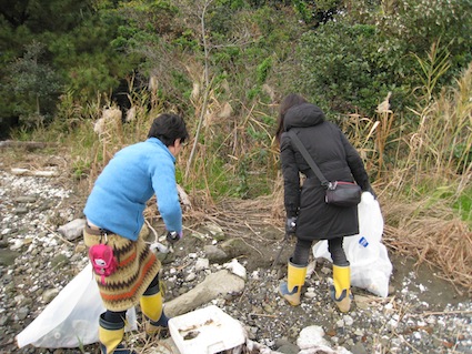 2012年12月1日干潟清掃で「渡り鳥サポーターになろう！」⑧