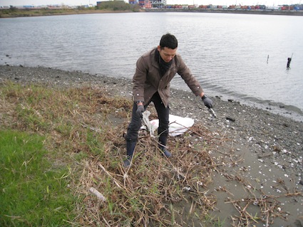 2012年12月1日干潟清掃で「渡り鳥サポーターになろう！」⑦