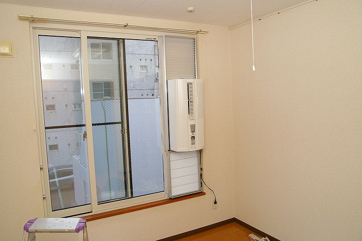 札幌アパート・マンション空室対策《報告ネット巡回業務日誌》 ウインドエアコンの取付方