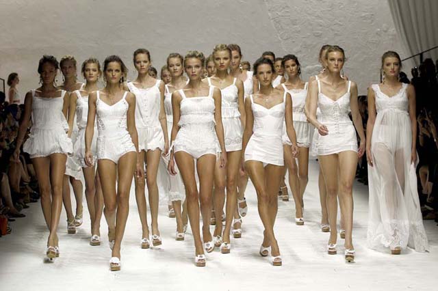 Dolce-Gabbana-Spring-Summer-2011-15.jpg