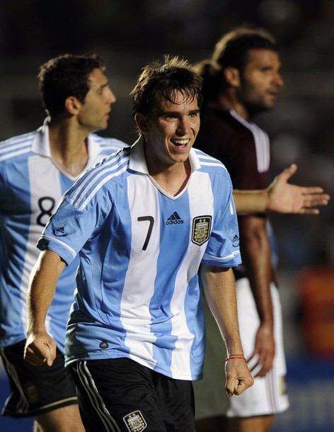 アルゼンチン代表2011ホーム新ユニフォームがベネズエラ戦でデビュー