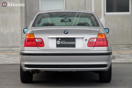 BMW320-4.jpg