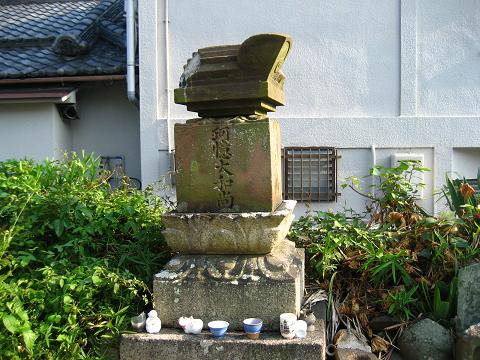観音寺・石碑？(2011.08.15)