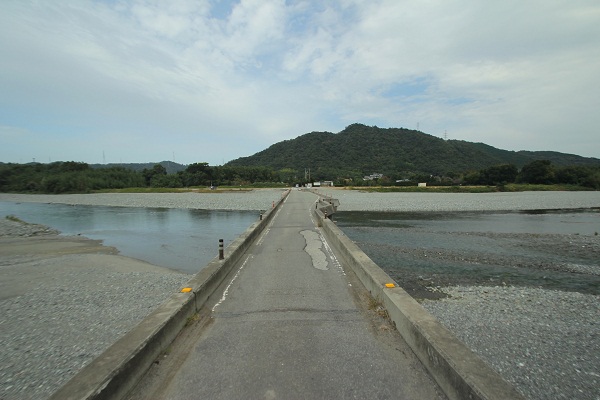 鮎喰川潜水橋