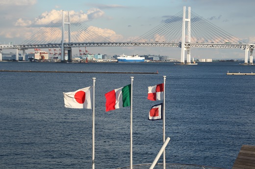 大桟橋先端の国際信号旗