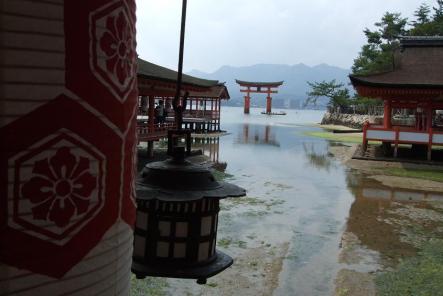何年か前に台風でぶっ壊れた厳島神社