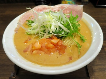 麺 チキンヒーロー 甲東園店・トマトラーメン